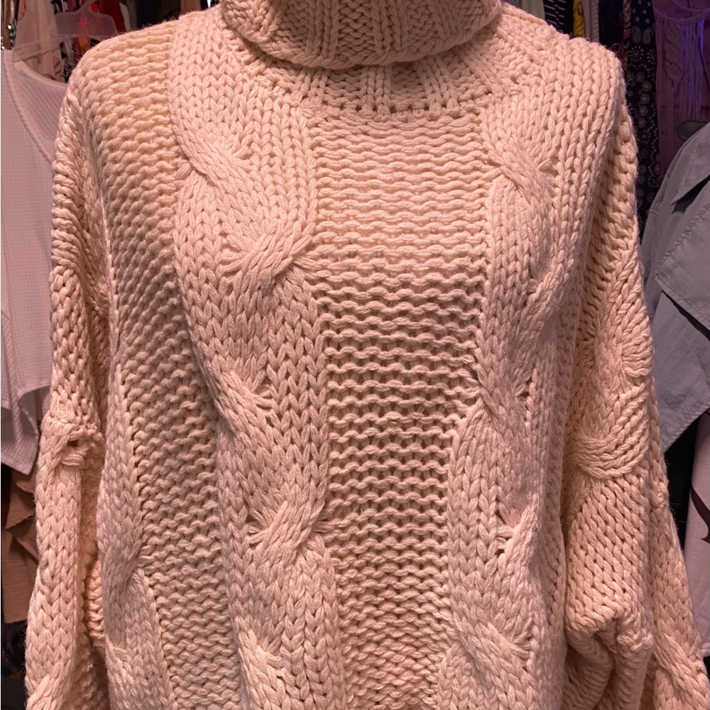 Elegant Cable Knit Turtleneck Sweater - Cream